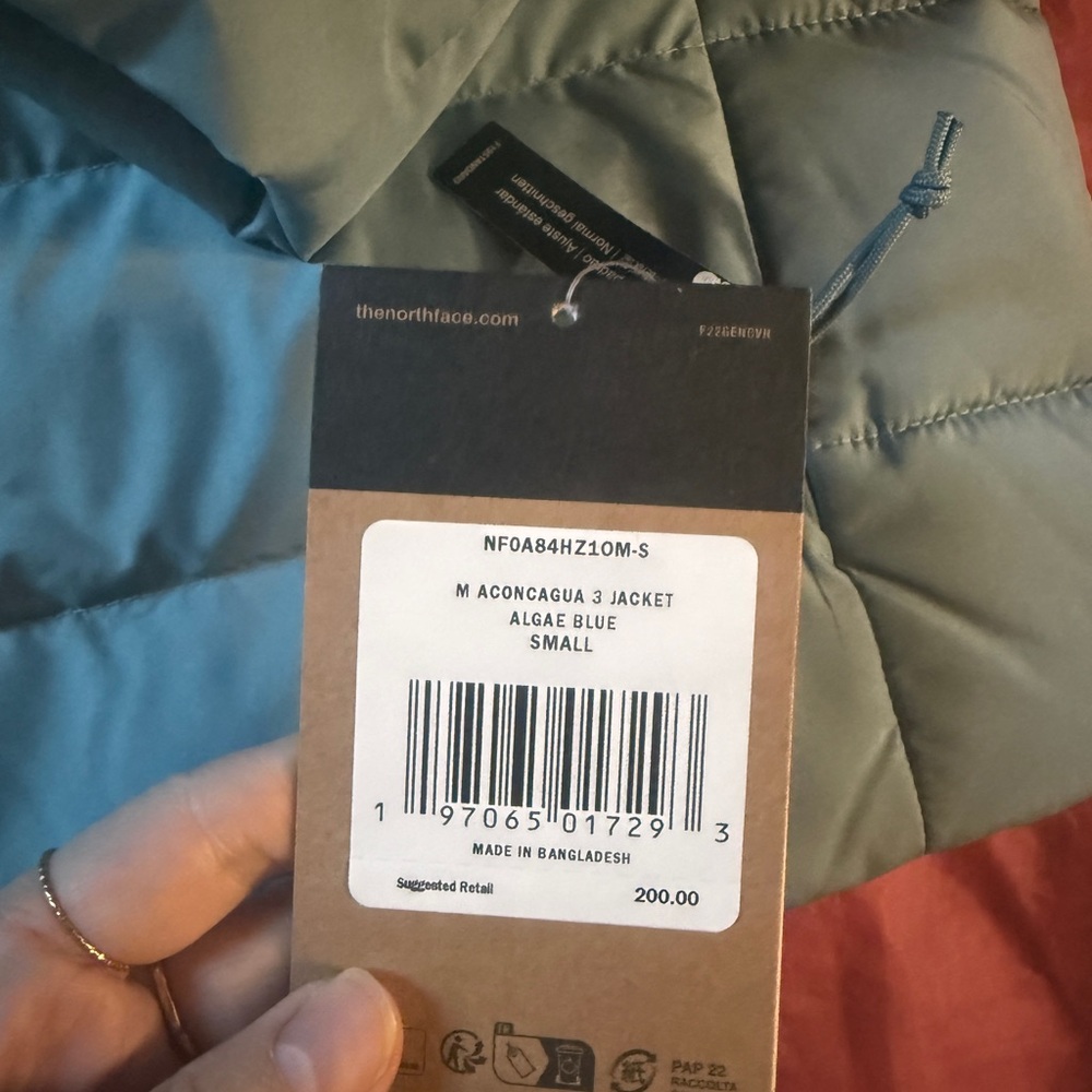 The North Face Men's Aqua Puffer Jacket - Picture 5 of 8